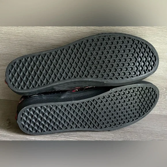 Vans Classic Slip-On Glow Frights Black Glow In The Dark Size 12 NWOT - Picture 7 of 9